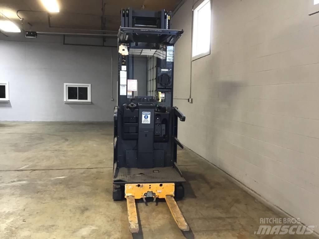 Jungheinrich EKS208 中端式裝載機