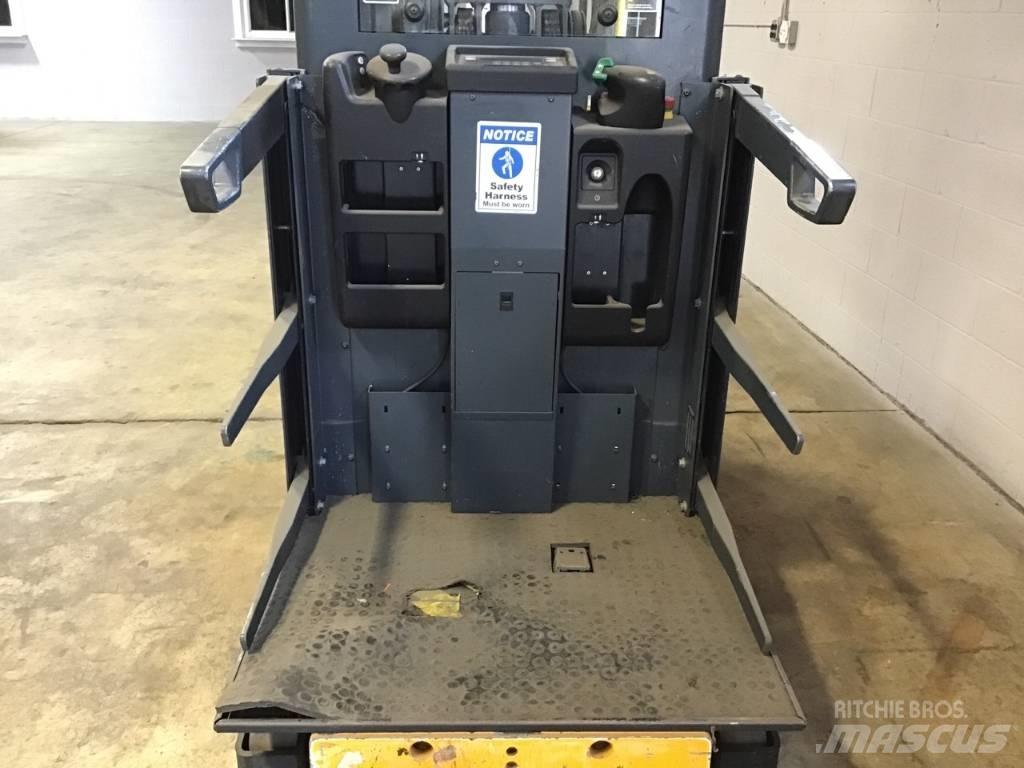 Jungheinrich EKS208 中端式裝載機