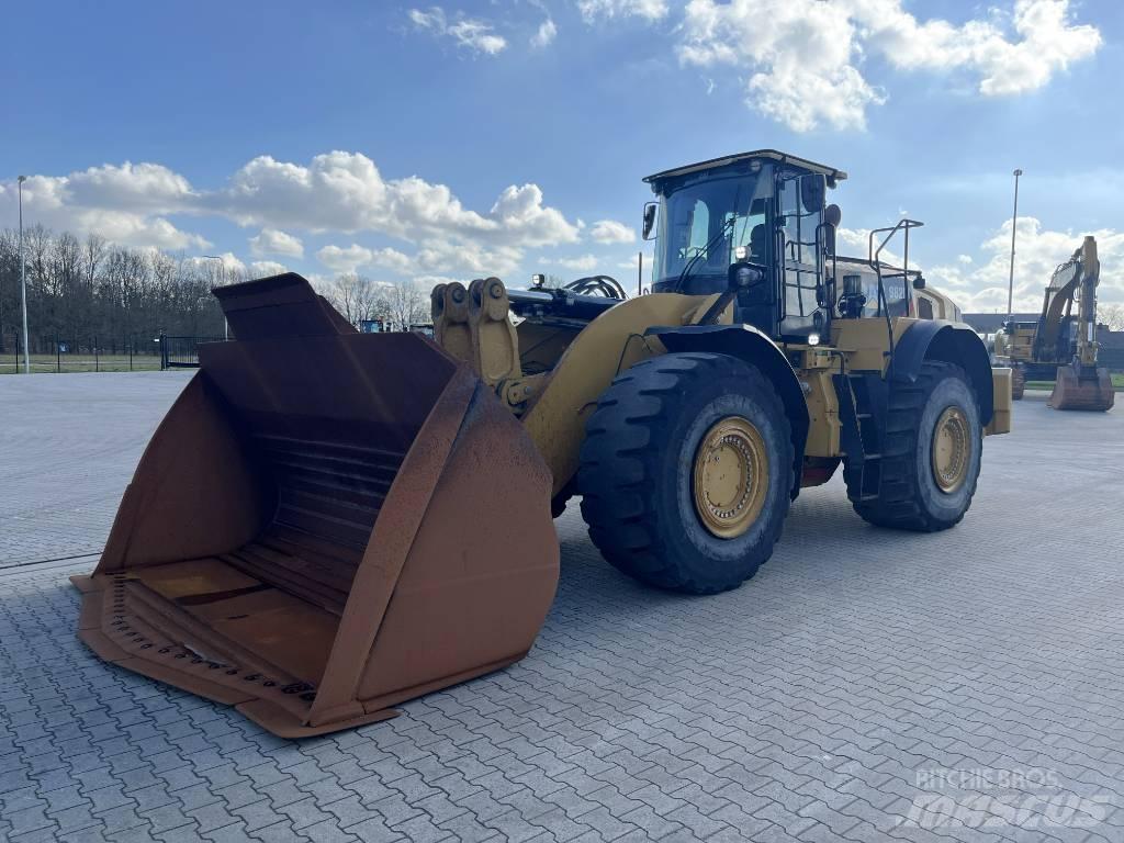 CAT 982M 輪胎式裝載機