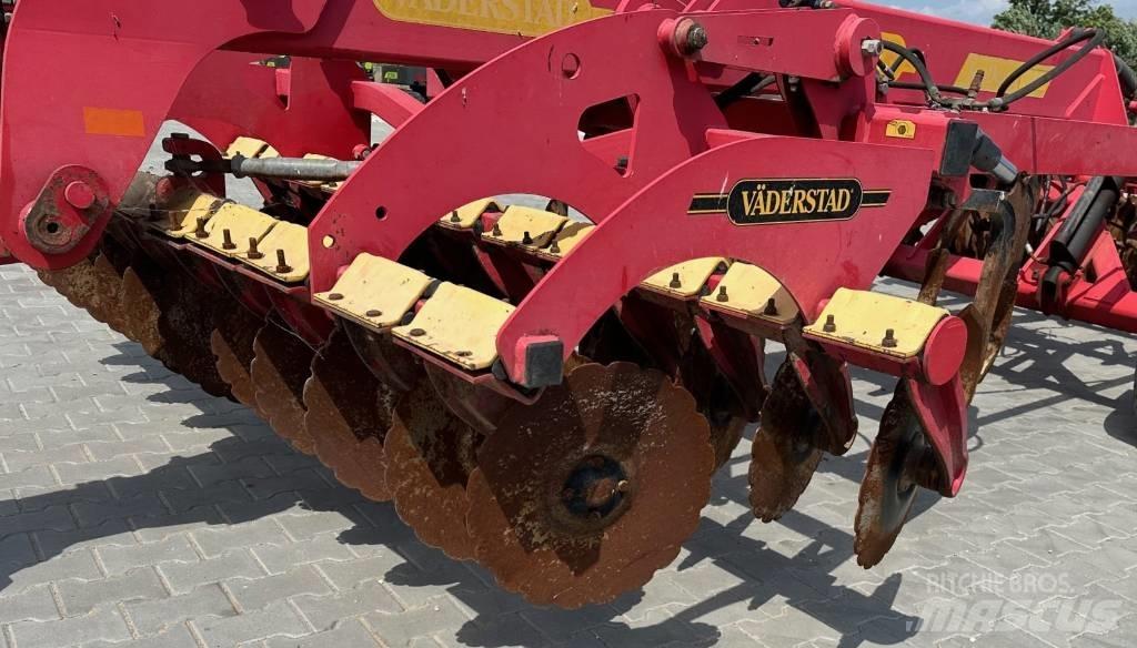 Väderstad Topdown300 中耕管理機