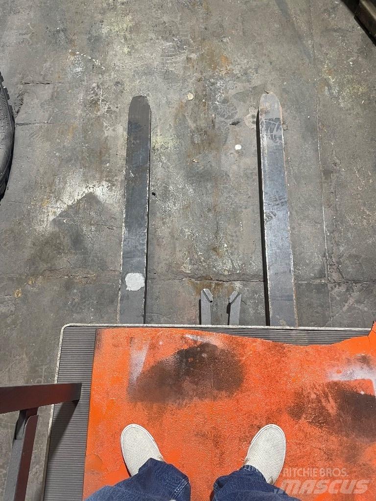 Crown Order Picker 電動堆高機