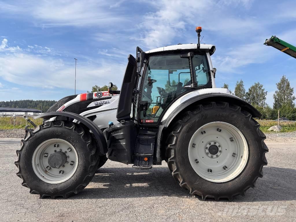 Valtra T215 Versu 曳引機