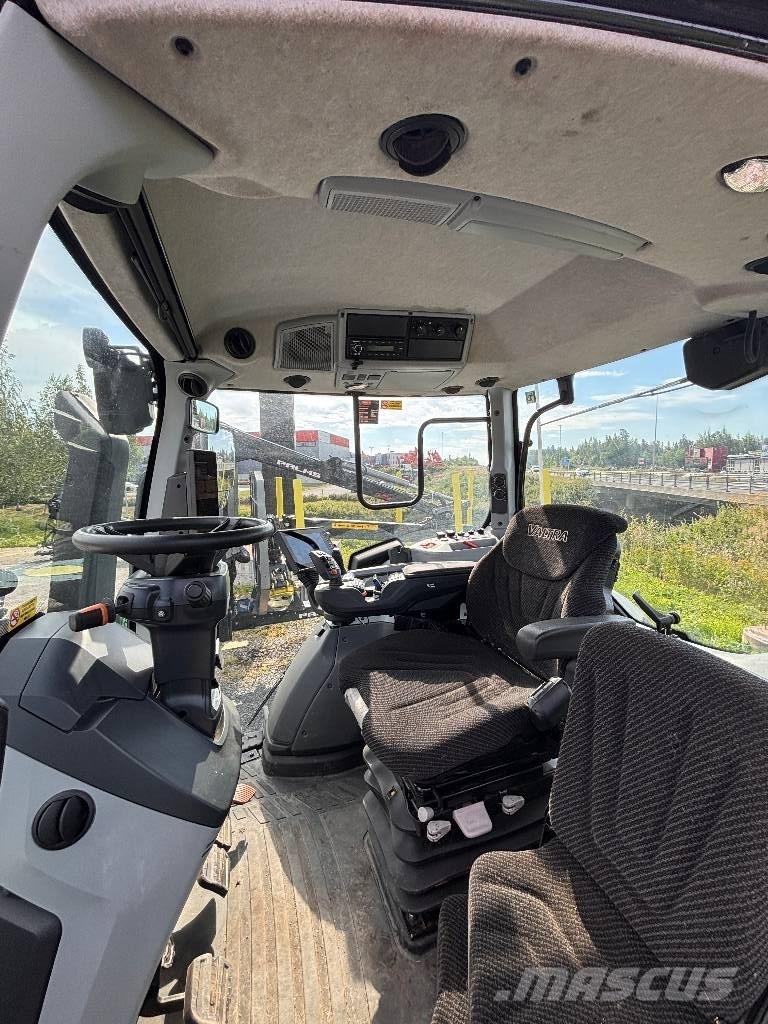 Valtra T215 Versu 曳引機