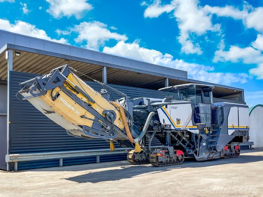 Wirtgen W 220 FI 瀝青冷銑刨機/銑床