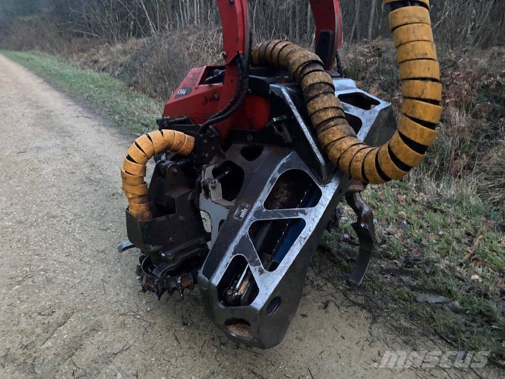 Komatsu C 144 收穫機