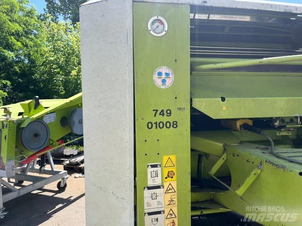 CLAAS Rollant 240 圓型牧草打包機