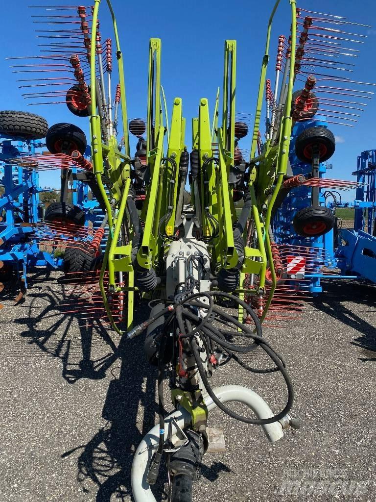 CLAAS Liner 4000 耙與翻草機