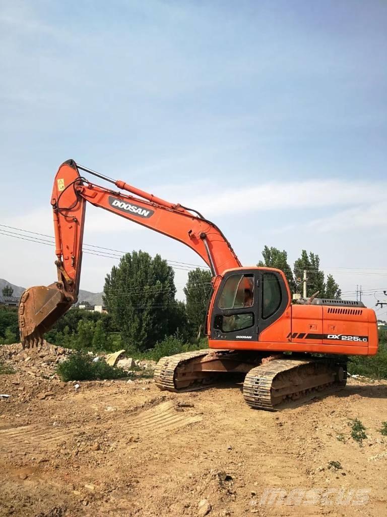 Doosan DX 225 履帶式 挖土機/掘鑿機/挖掘機