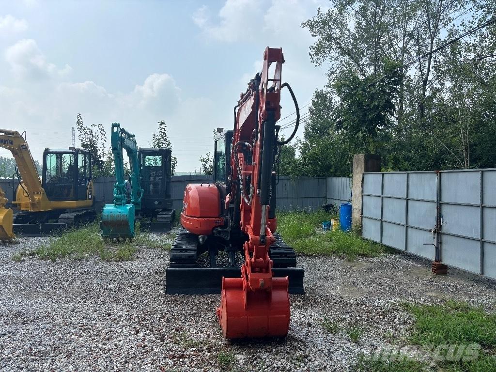 Kubota U 40 小型挖土機/掘鑿機<7t(小型挖掘機)