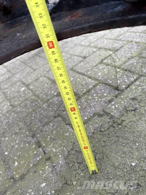 Manitou jip 伸縮臂操作車