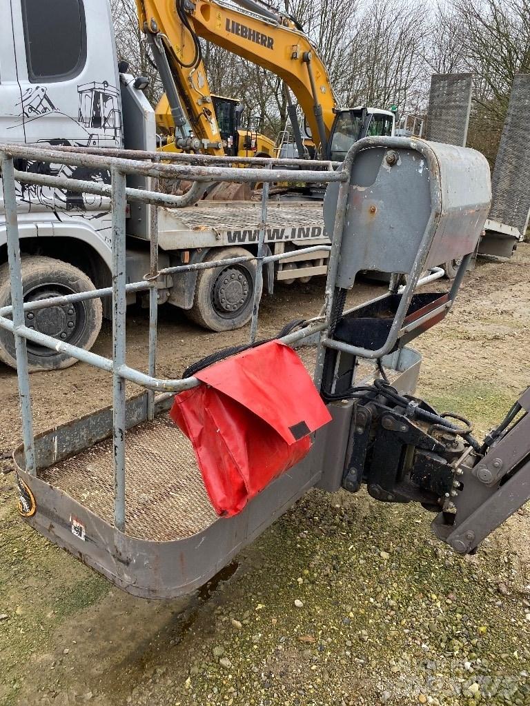 Manitou 180 ATJ 曲臂高空作業車