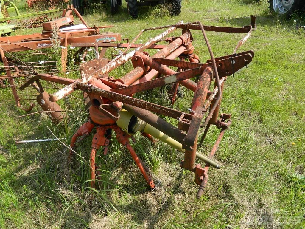 Kuhn 3.2 耙與翻草機