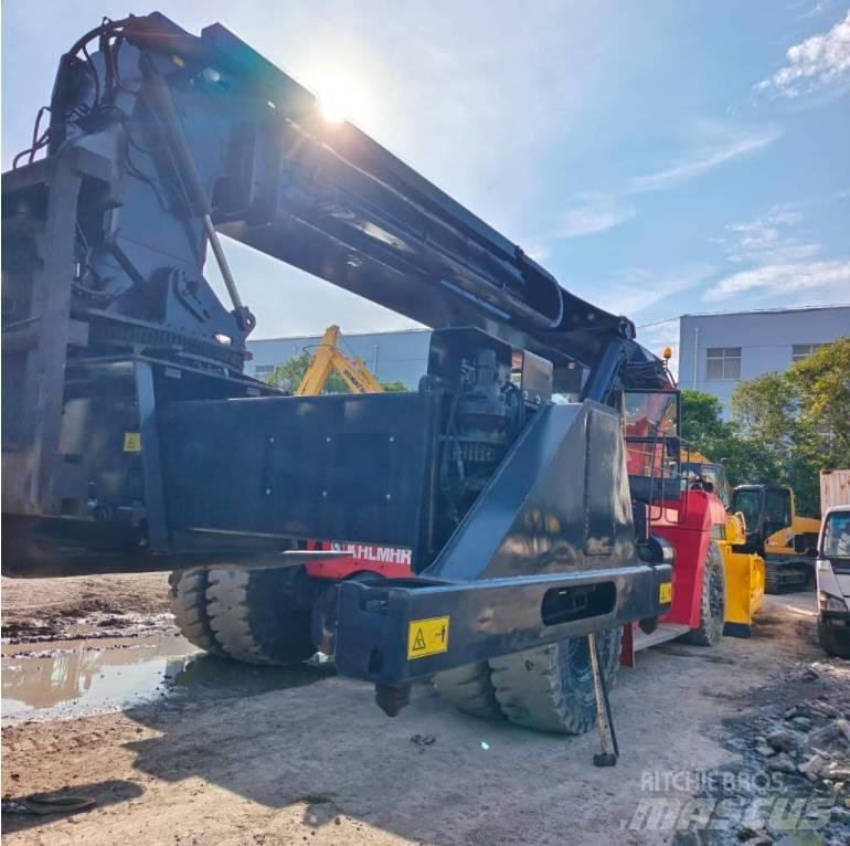 Kalmar DRT 450 前伸型堆積機