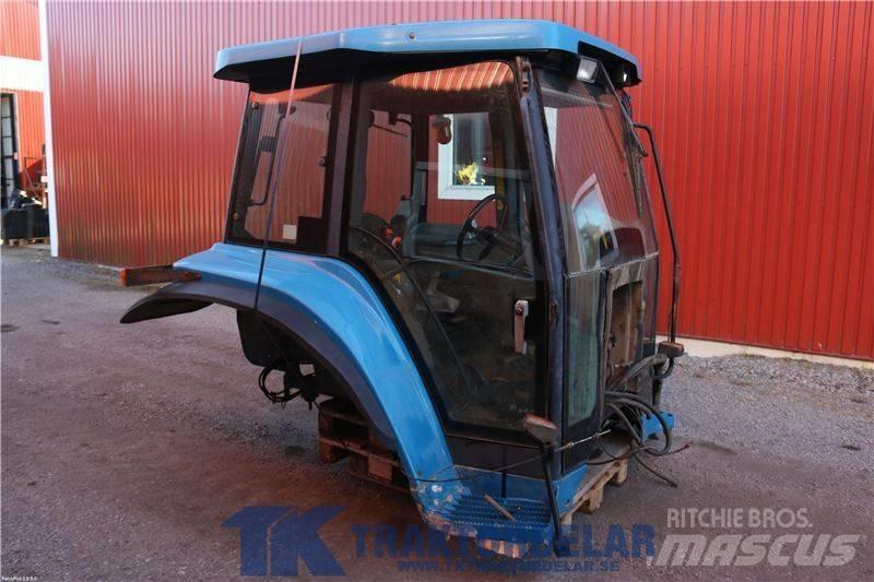 New Holland 8870 駕駛室與內部