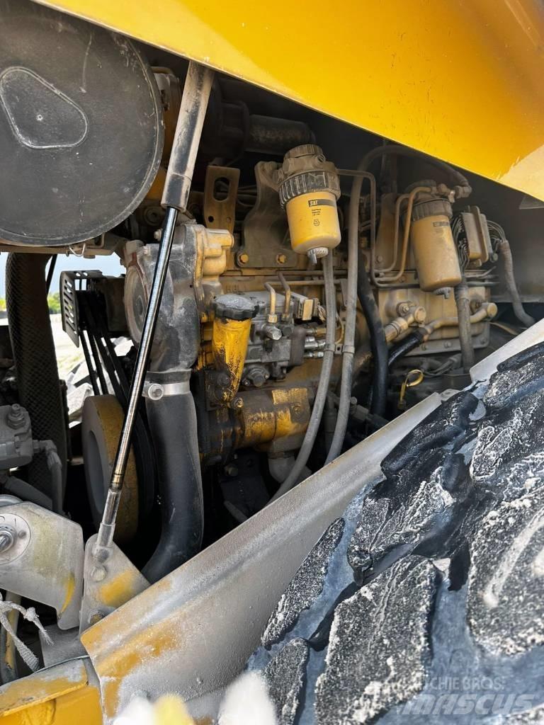 CAT CS 563 E 複合式滾壓機