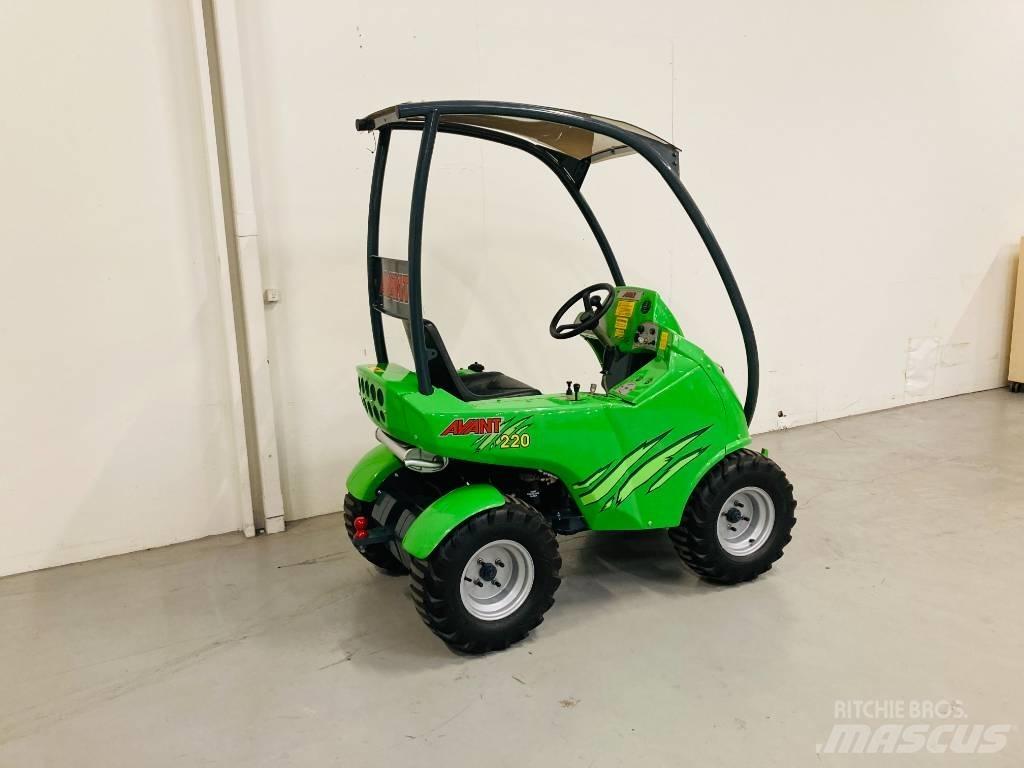Avant 220 小型裝載機