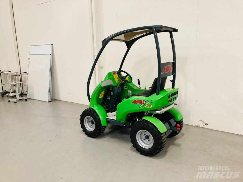 Avant 220 小型裝載機