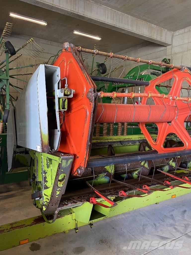 CLAAS Commandor 228 聯合收穫機