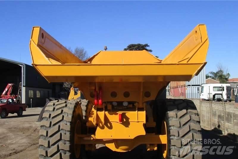 Bell B30E 鉸接式起吊車