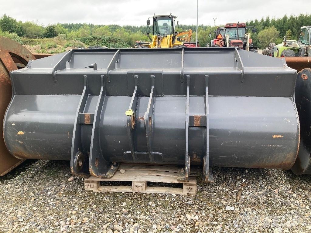 CASE 821 Skovl 輪胎式裝載機