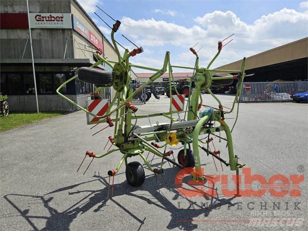 CLAAS Volto 550 HR 耙與翻草機