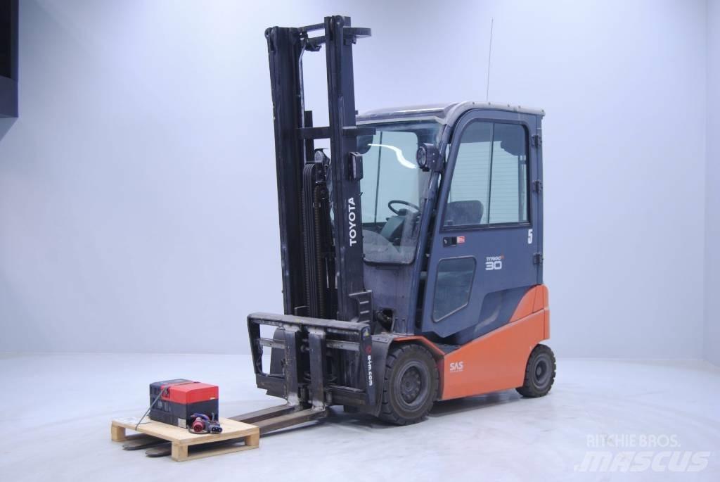 Toyota 8FBMKT30 電動堆高機