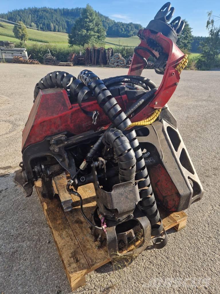 Komatsu 124 除枝機
