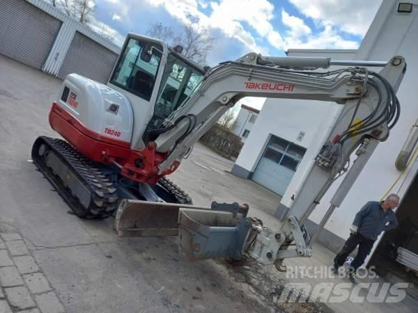 Takeuchi TB 240 DPF 小型挖土機/掘鑿機<7t(小型挖掘機)