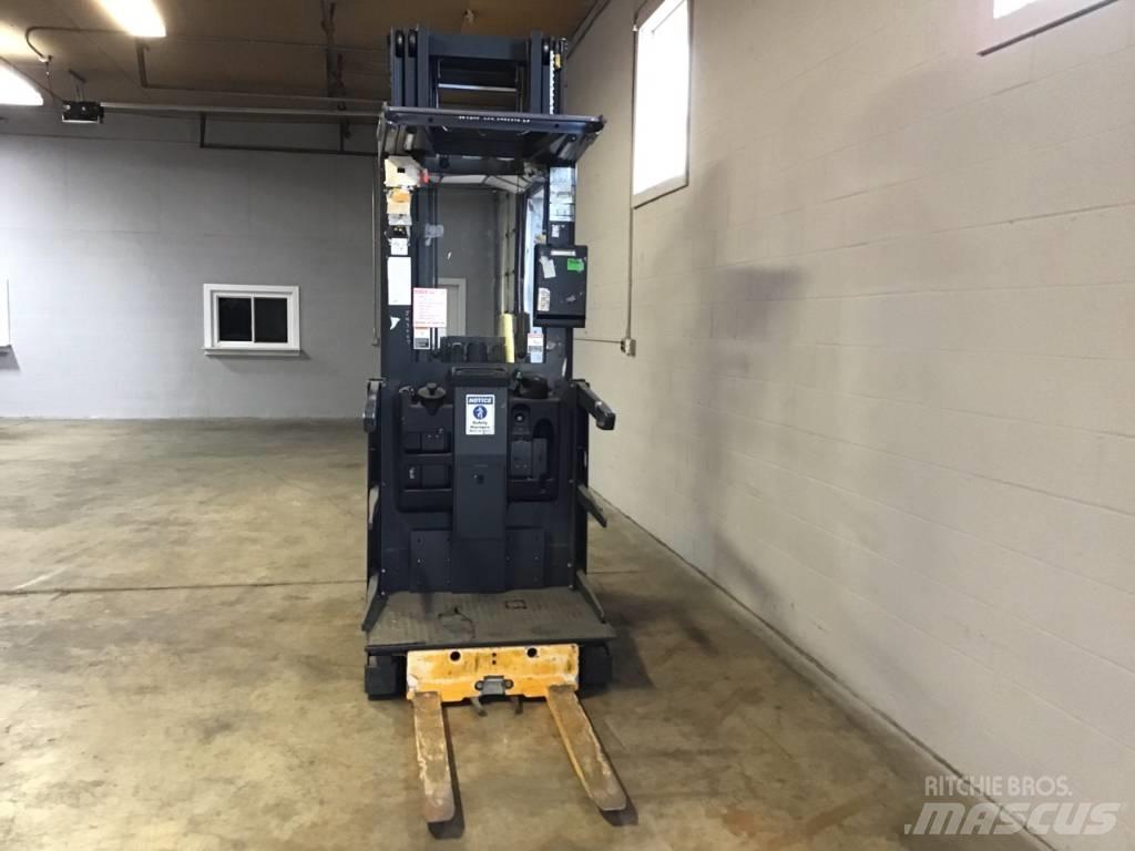 Jungheinrich EKS208 中端式裝載機
