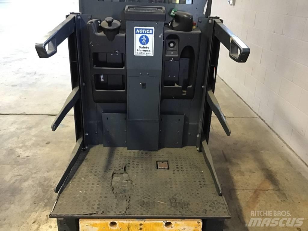 Jungheinrich EKS208 中端式裝載機