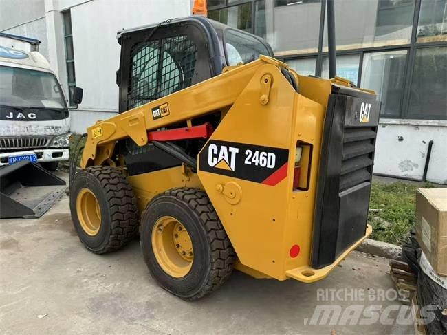 CAT 246 D 滑移轉向裝載機