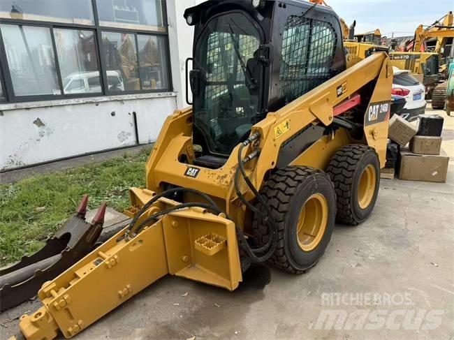 CAT 246 D 滑移轉向裝載機