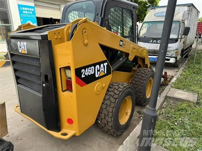 CAT 246 D 滑移轉向裝載機