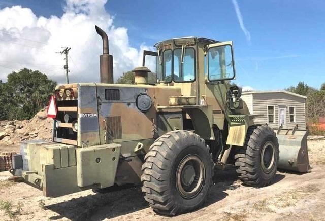 International M10 輪胎式裝載機