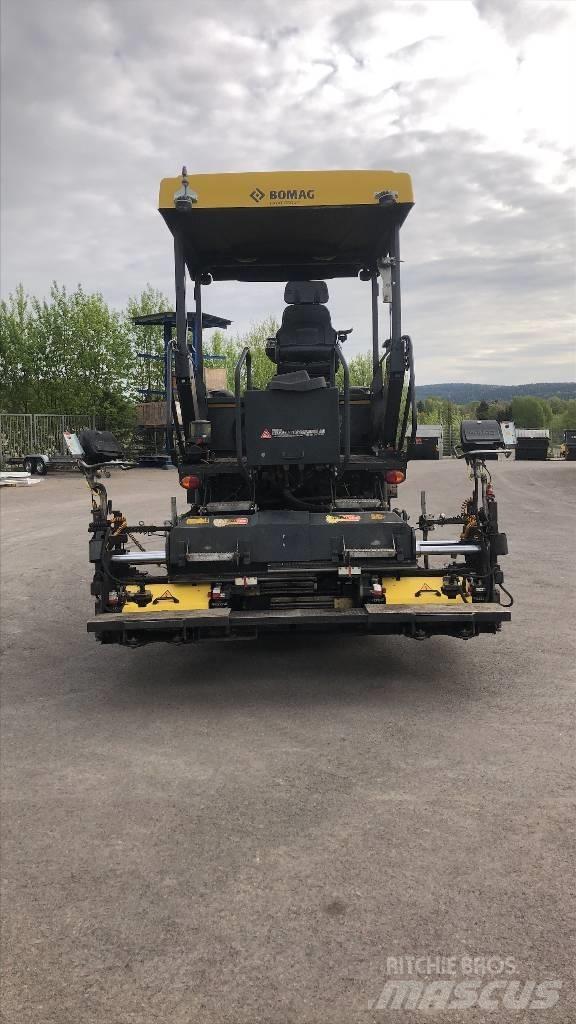 Bomag BF 300 P-2 瀝青攤舖機/鋪路機