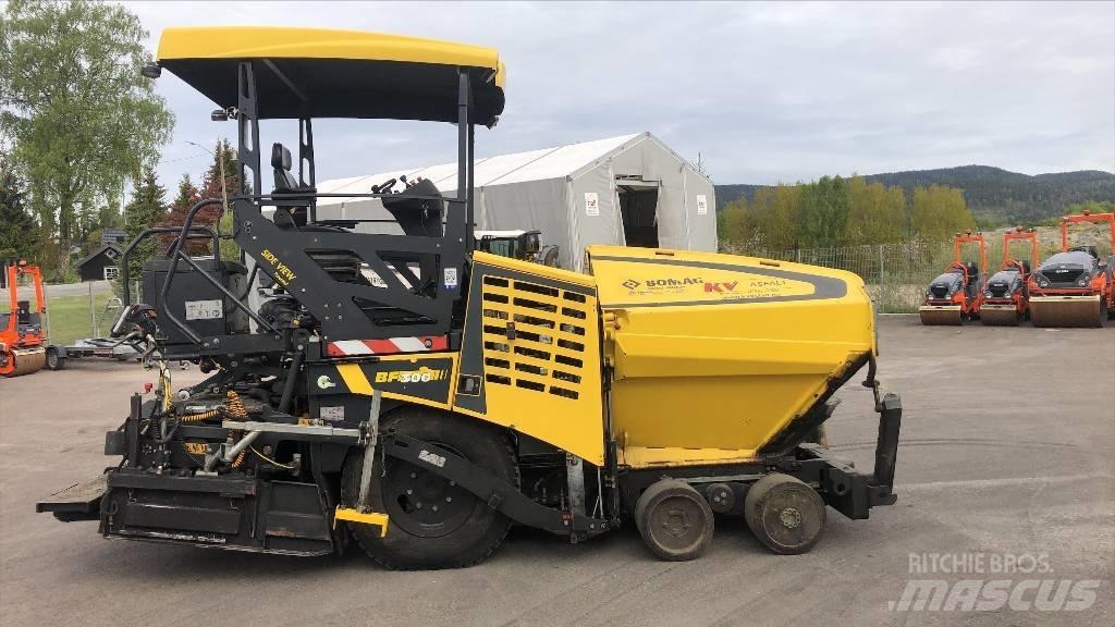 Bomag BF 300 P-2 瀝青攤舖機/鋪路機