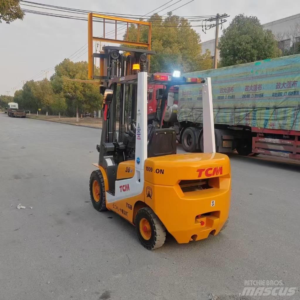 TCM FD30 前伸式堆高機(叉車)