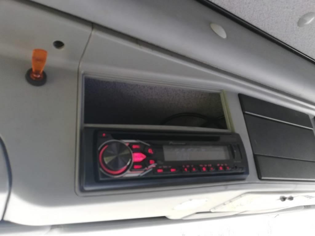 MAN 8.180 貨箱式卡車