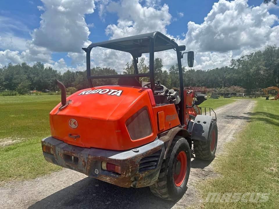 Kubota R 530 輪胎式裝載機