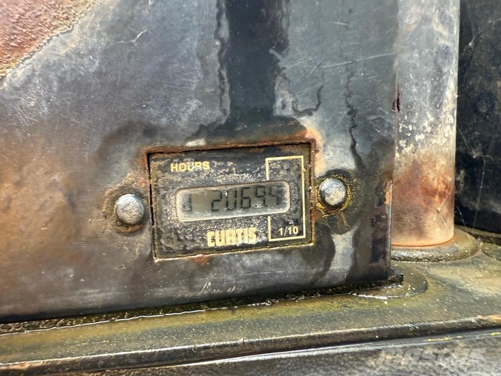 Mecalac TA 3 S 側卸礦車