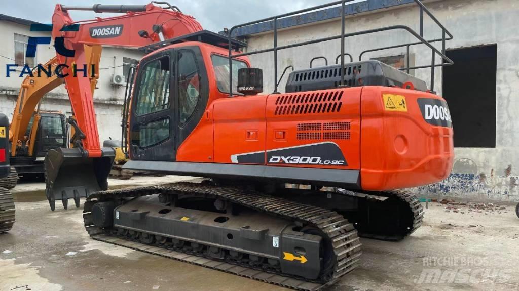 Doosan DX 300 LC 中型挖土機/掘鑿機/挖掘機 7t-12t