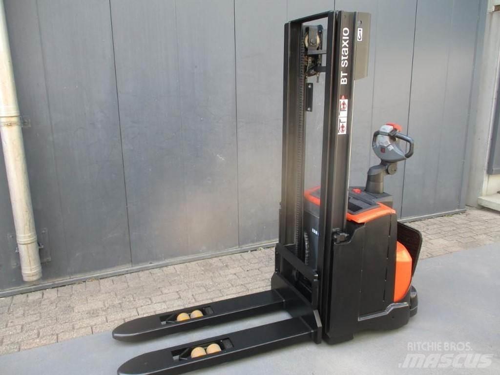 BT SWE 100 行走控制式堆積機