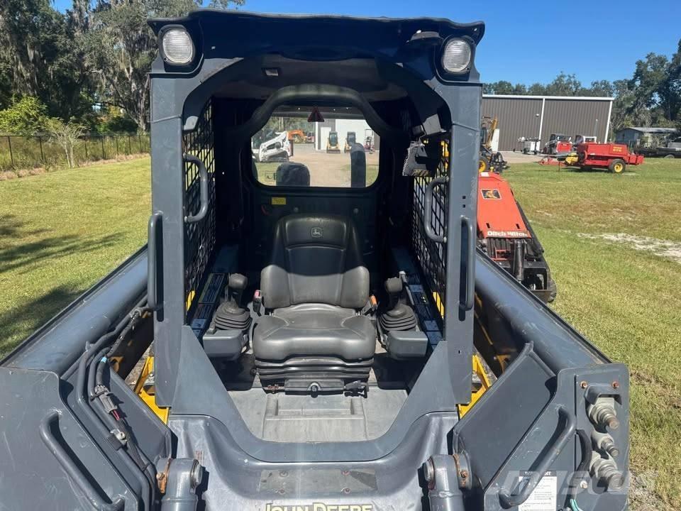 John Deere 325 滑移轉向裝載機