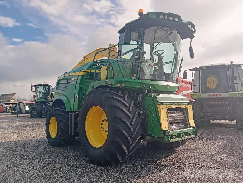 John Deere 8800 自走式飼料採集機