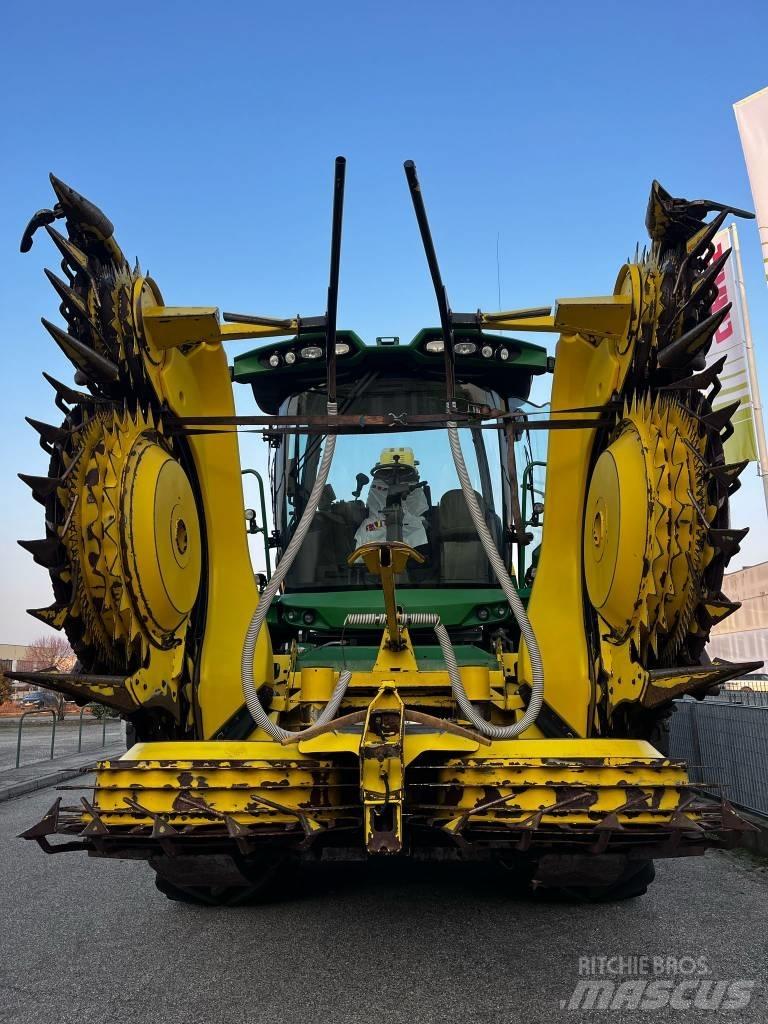 John Deere 8800 自走式飼料採集機