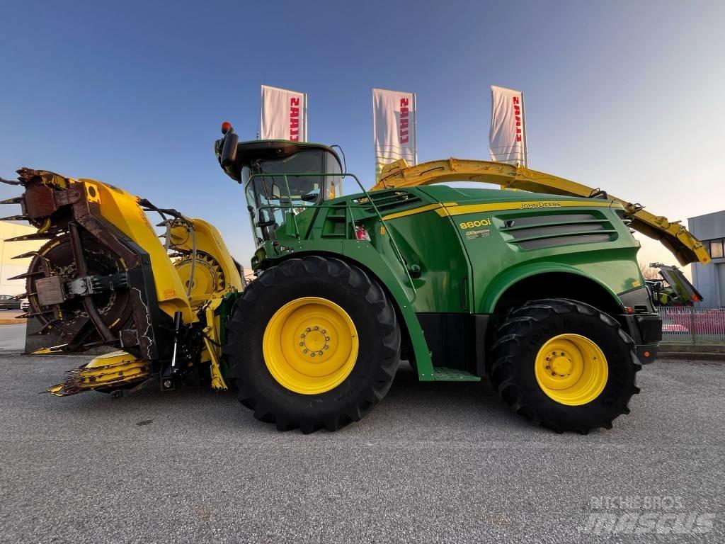 John Deere 8800 自走式飼料採集機