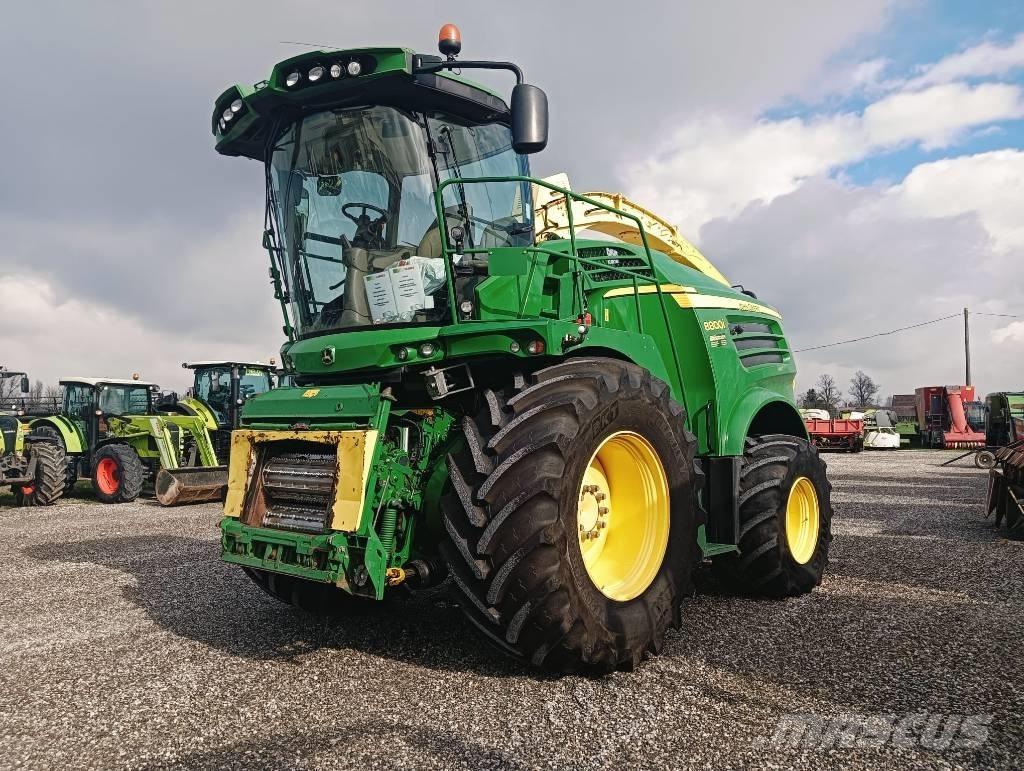 John Deere 8800 自走式飼料採集機