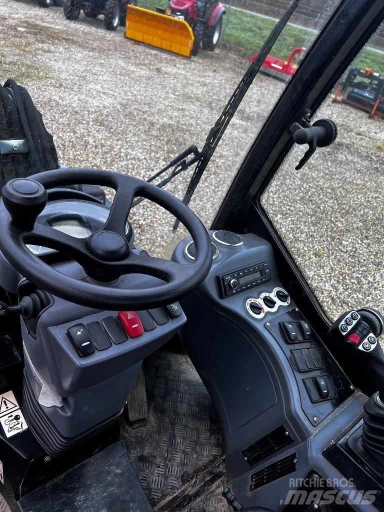 GiANT G3500 小型裝載機