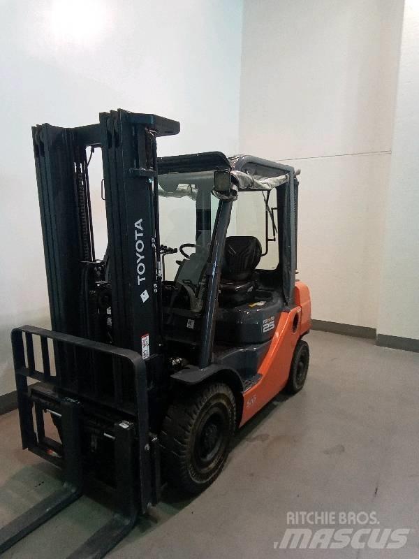 Toyota 8 FDF 25 柴油卡車