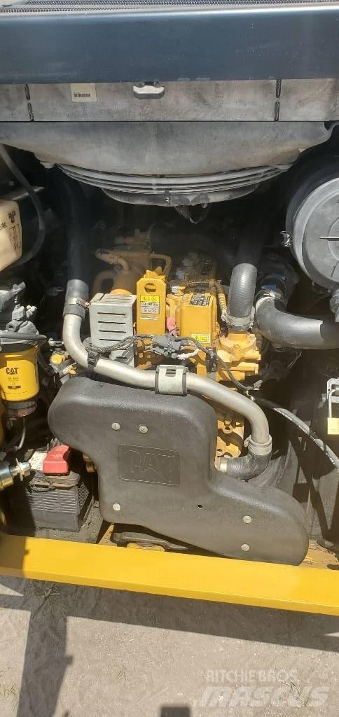 CAT 279 D 滑移轉向裝載機